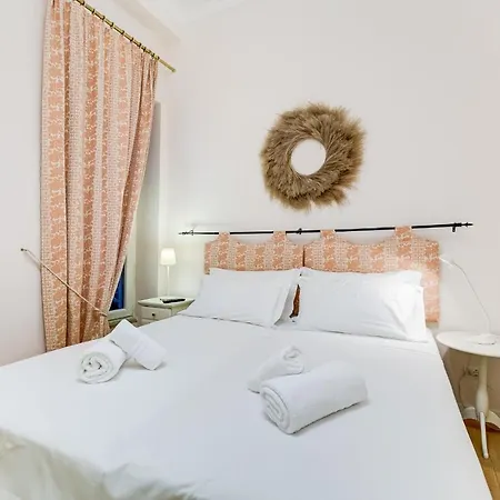 Trevi Fountain Modern 公寓