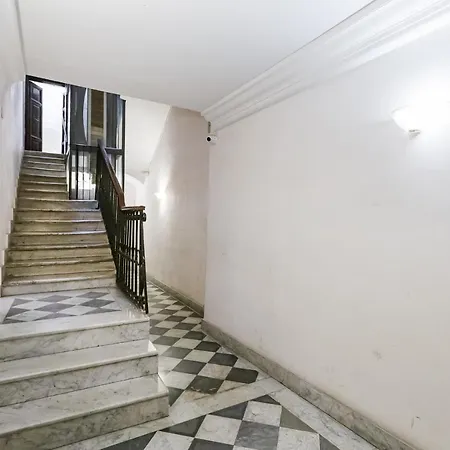 Trevi Fountain Modern * 罗马