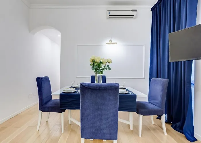 Trevi Fountain Modern רומא